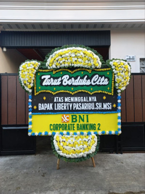 Papan Bunga Duka di Pulau Laut Tengah