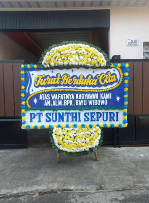 Papan Bunga Duka di Pulau Laut Tengah
