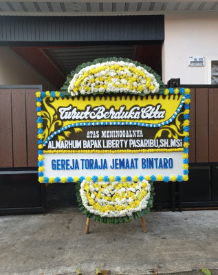 Papan Bunga Duka di Pulau Laut Tengah