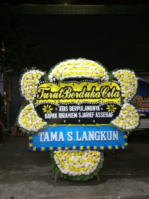 Papan Bunga Duka di Pulau Laut Tengah