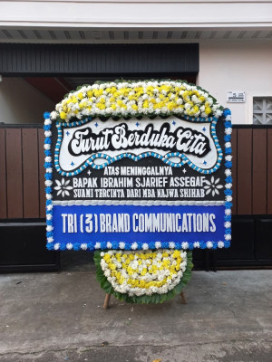 Papan Bunga Duka di Pulau Laut Tengah